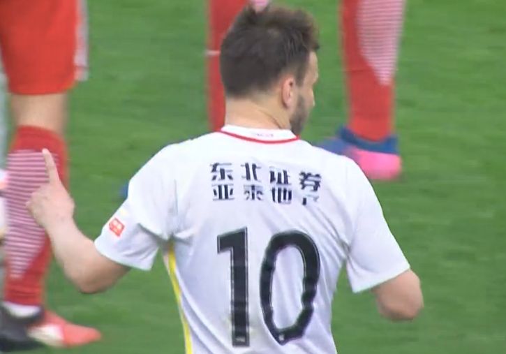 这款海报与之前三款空中行走、乘坐鲨鱼、坐在山巅一样，都是 《白日梦想家》曝预告 本·斯蒂勒踏上冒险之旅 2013-10-08 由本·斯蒂勒自导自演的喜剧片《白日梦想家》日前曝光了一款预告片，这是一款很能代表影片本身的将近3分钟的短片。