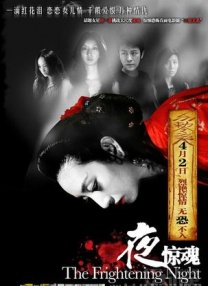 美女扒开双腿让男人捅